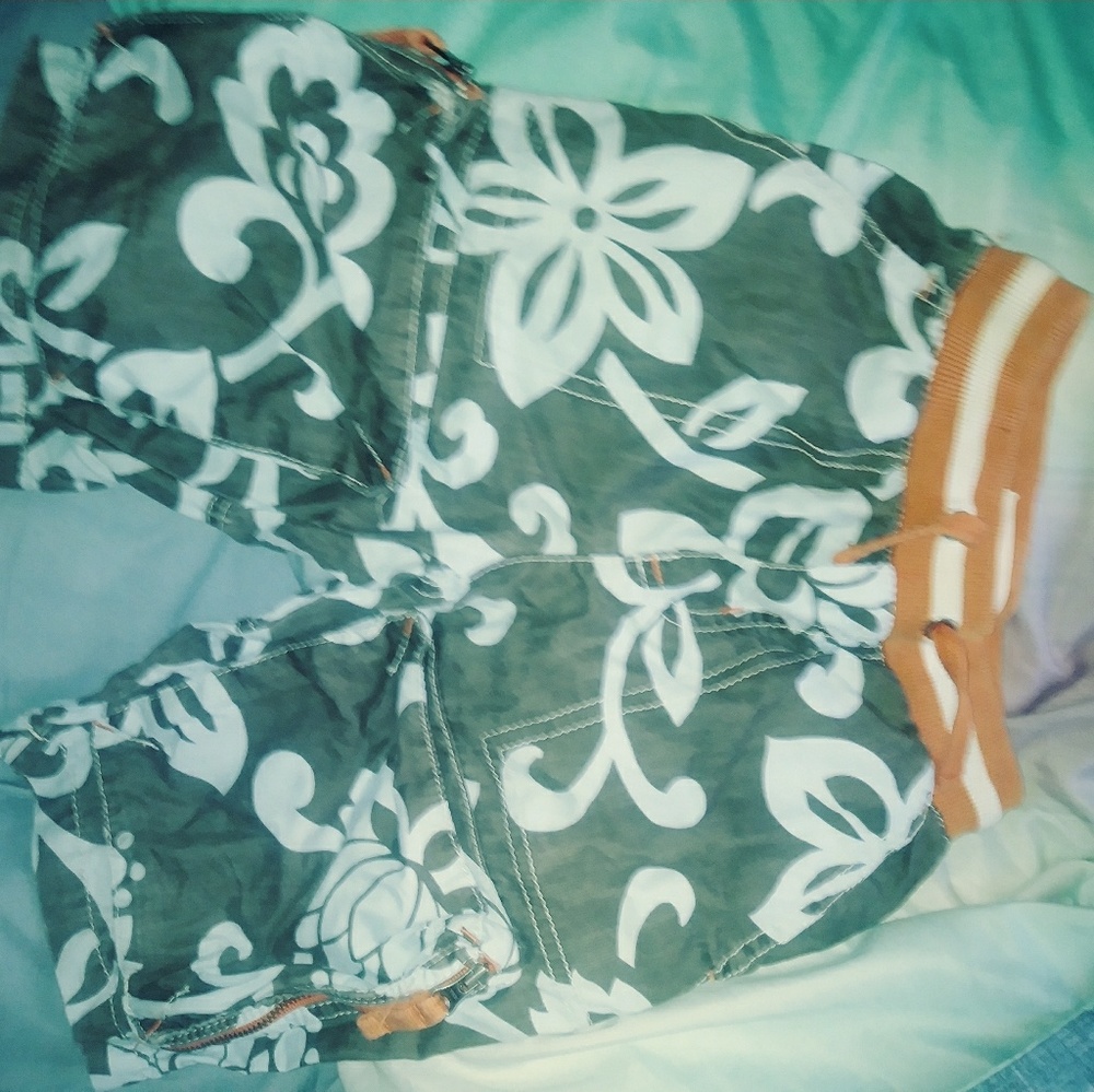 Mini Boden Hawaiian Print Shorts